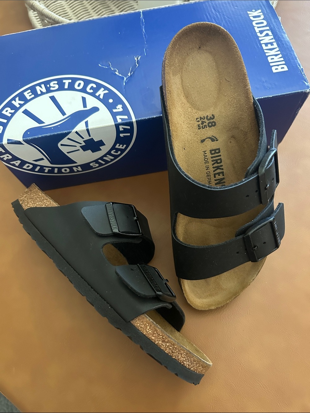 NWB Birkenstock Arizona Black Leather Sandals Narrow Sz 7/38